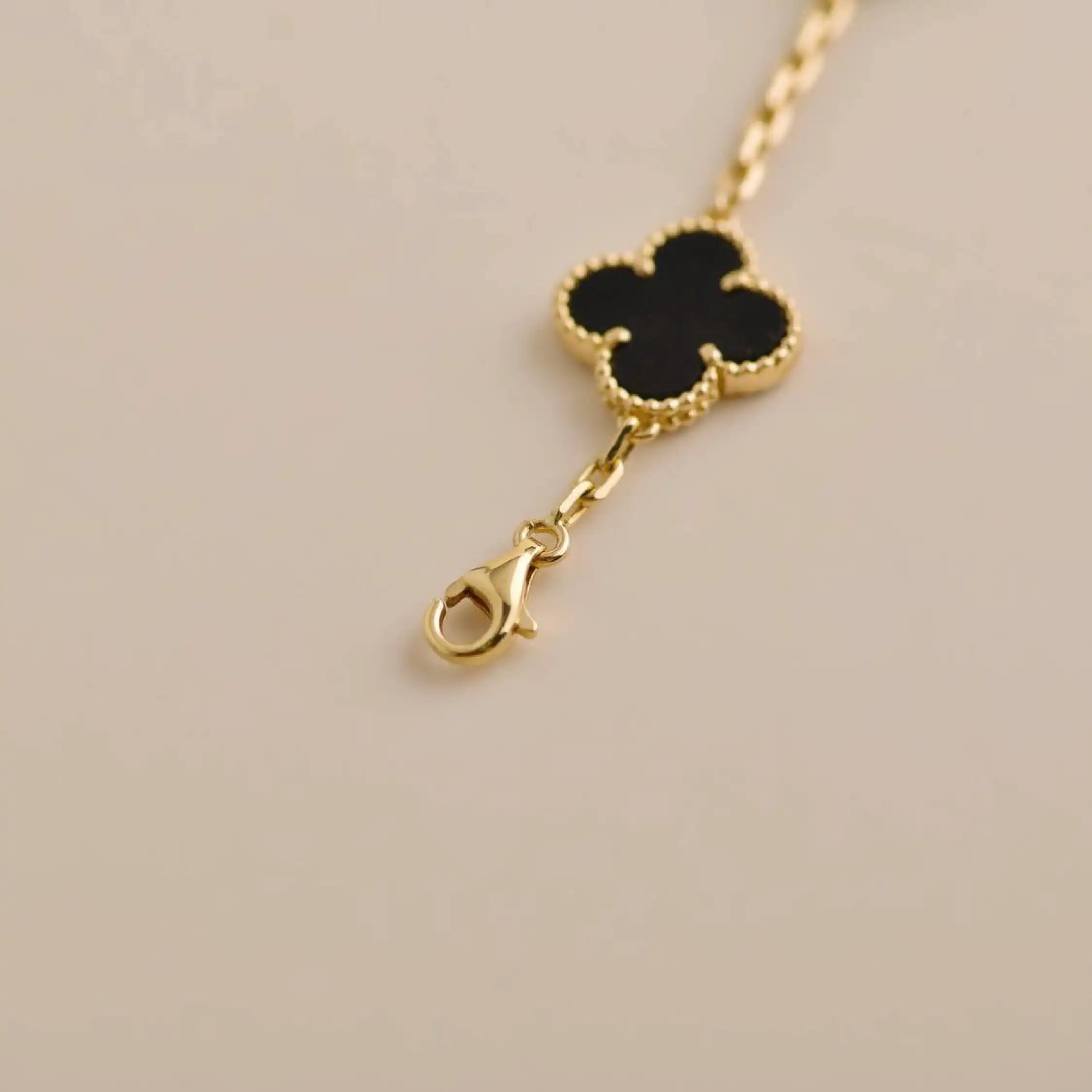 Alhambra Onyx Yellow Gold Pendant